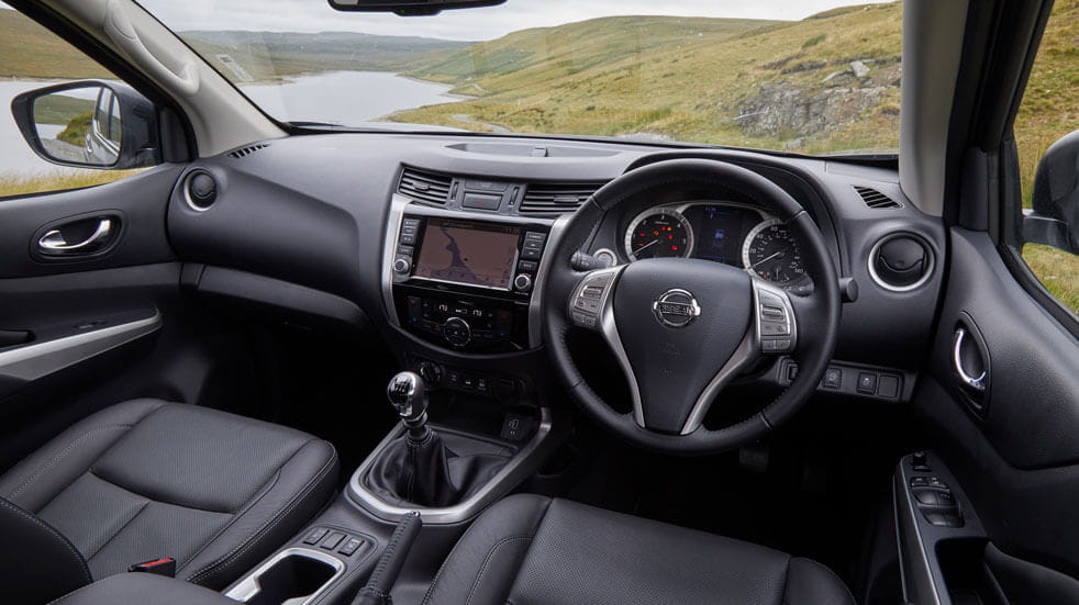 Nissan-Navara-inside